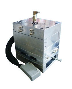 低壓注塑機(jī)熱流道注塑模具